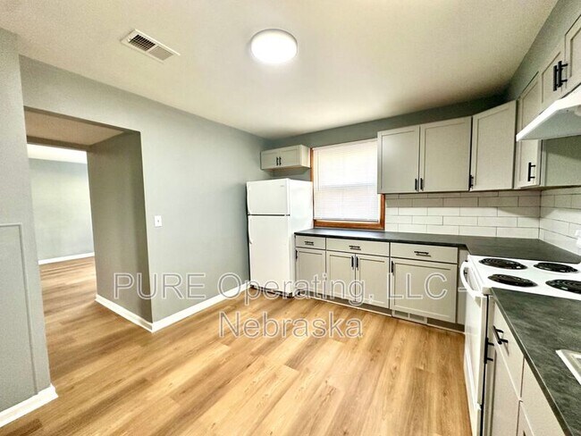 Building Photo - 2205 Lindyview Rd