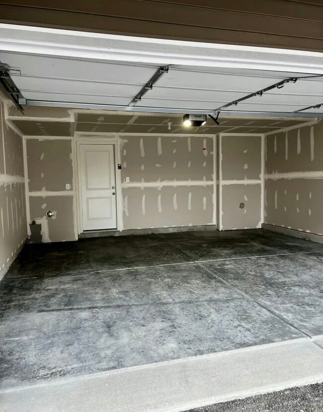 Building Photo - 1500 Yosemite Wy