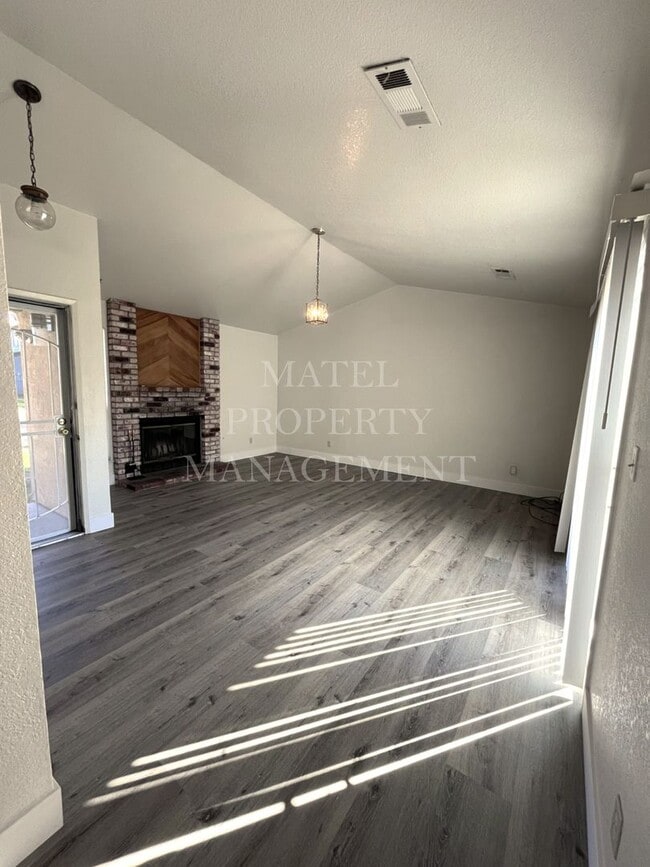 Building Photo - 509 Pirinen Ln