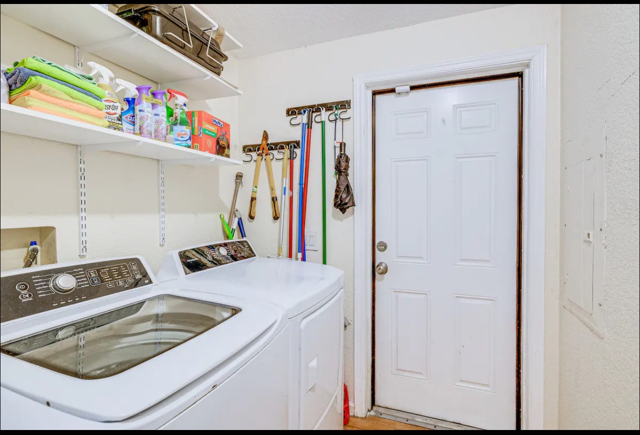 Building Photo - 716 21st St