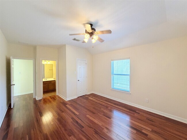 Building Photo - 28015 Silverstream Ct