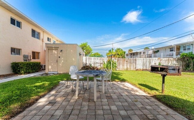 Building Photo - 211 Circle Dr