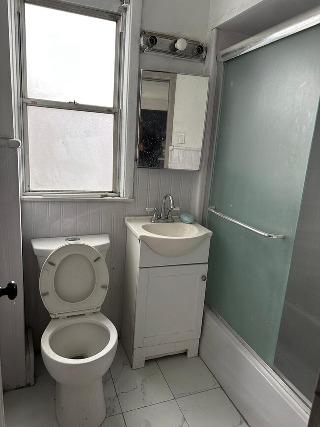 Building Photo - 129 Highland Ave