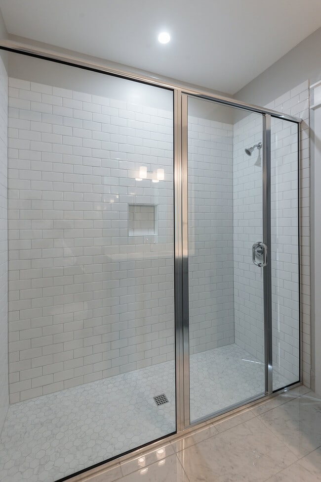 Building Photo - 8 Sanctuary Ct