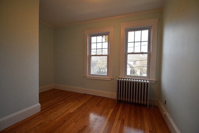 Building Photo - 39 S Normandy Ave