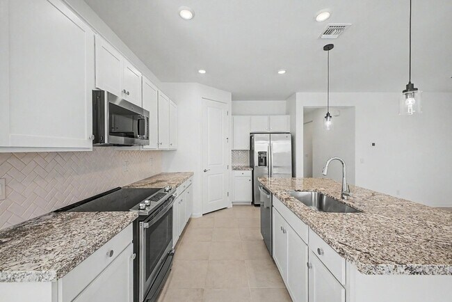 Building Photo - 25291 W Hidalgo Ave