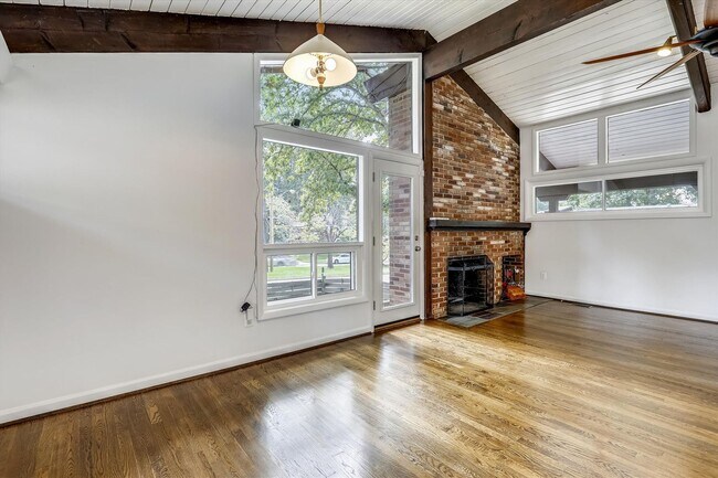 Building Photo - 3/3 Beautiful Contemporary Home in Greenwich Forest