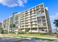 Building Photo - 17600 N Bay Rd