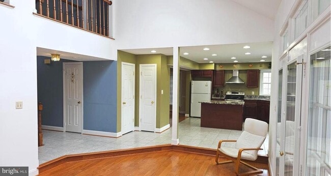 Building Photo - 10 Forest Brook Ct