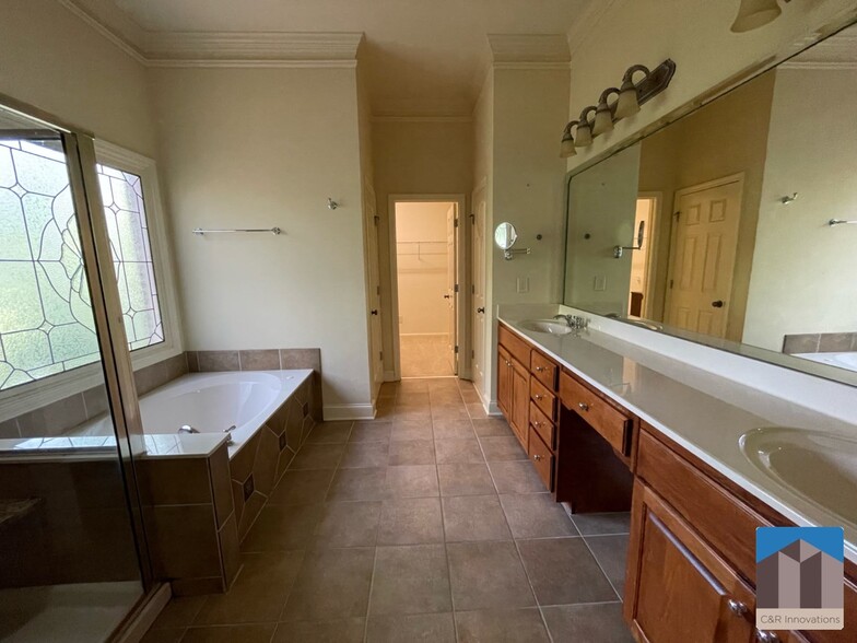 Building Photo - 1377 Greencrest Ct