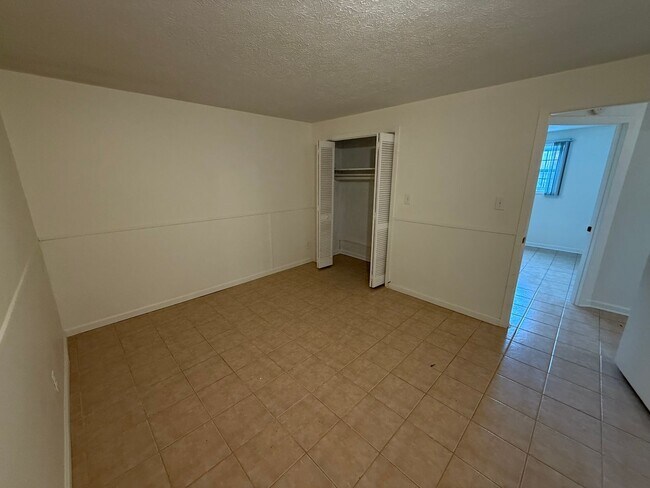 Building Photo - Enjoy Panoramic Holston River Views from T...