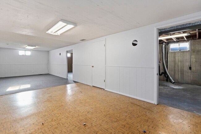 Building Photo - 1642 Bel-Air Cir