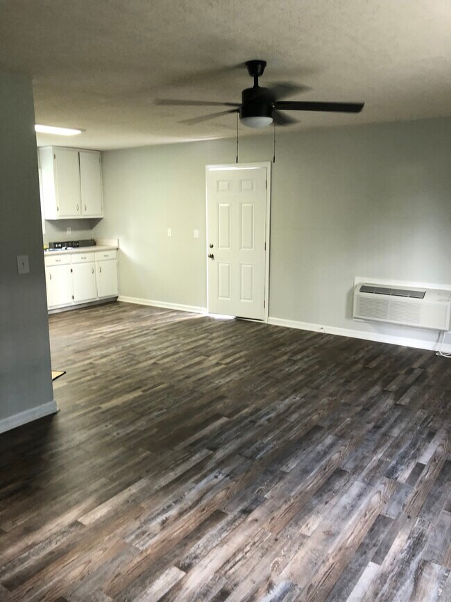 Building Photo - 153 Cox Rd