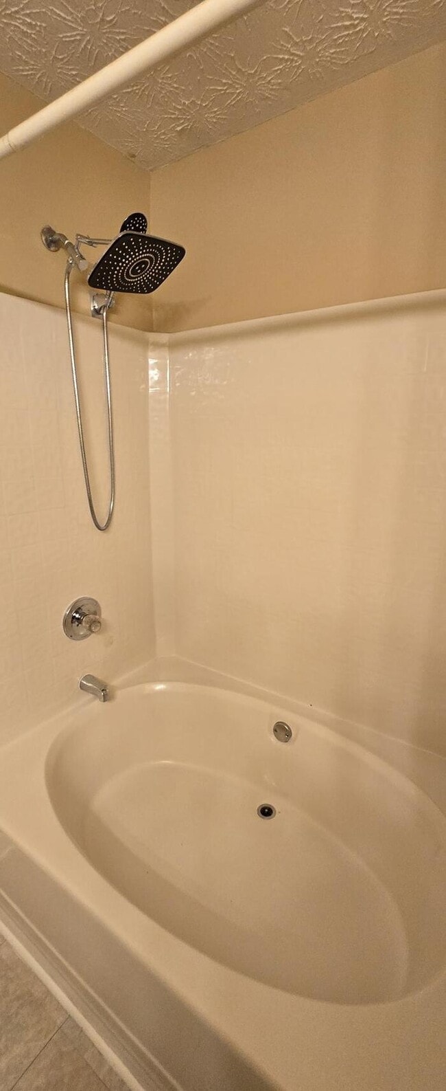 Building Photo - Charming 3-Bedroom Home with Spacious Layout & Prime Location