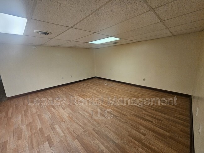 Building Photo - 535 W Shawnee Ave