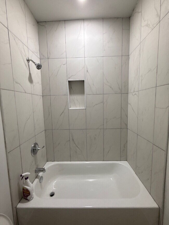 Building Photo - Fully Renovated Spacious 3BR in South Memphis – Section 8 Welcome