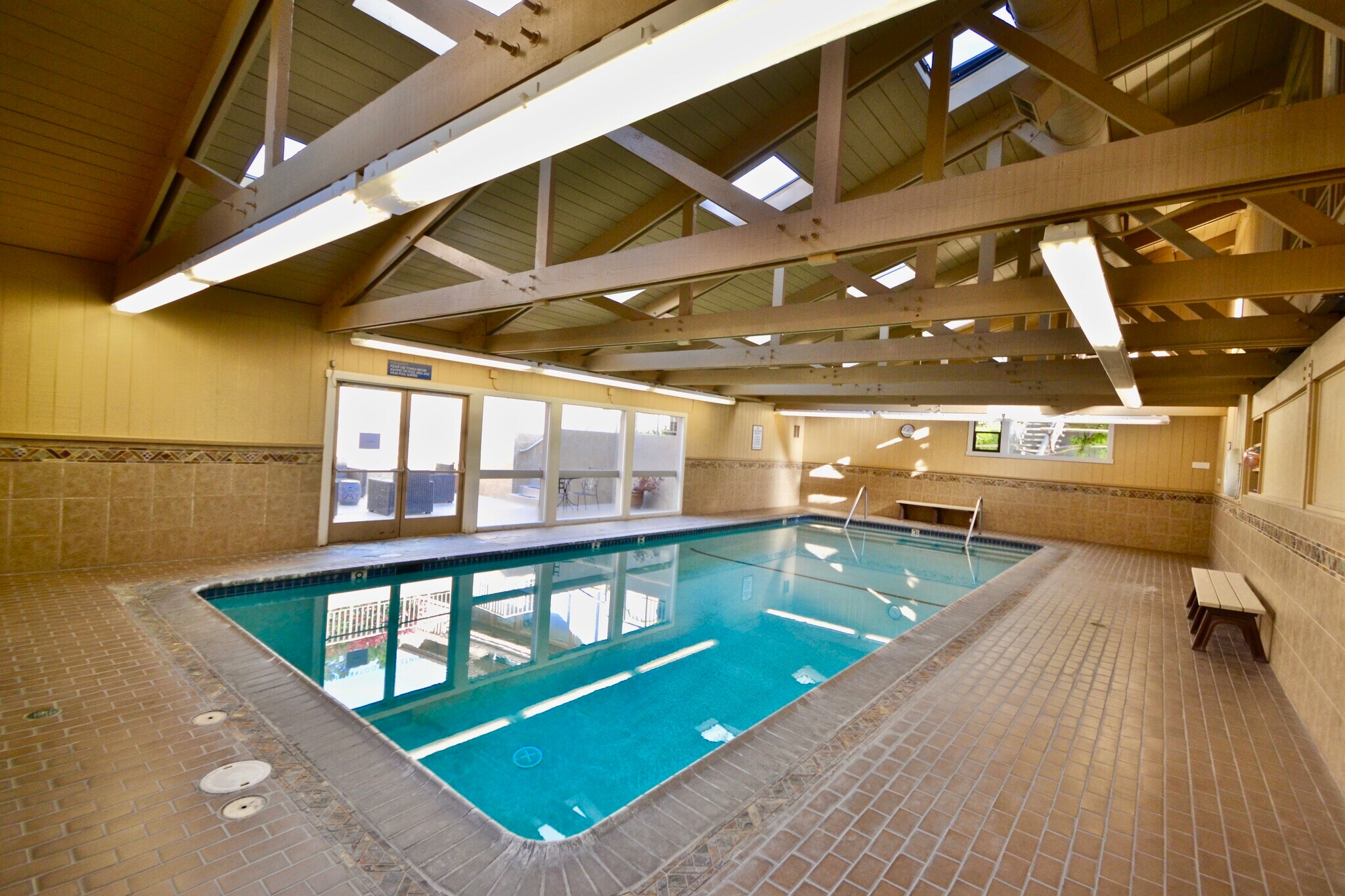 Building Photo - 300 Glenwood Cir