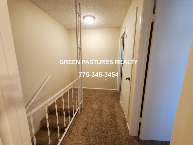 Building Photo - 388 Smithridge Park