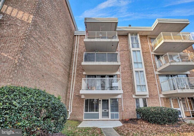 Building Photo - 2605 Fort Farnsworth Rd