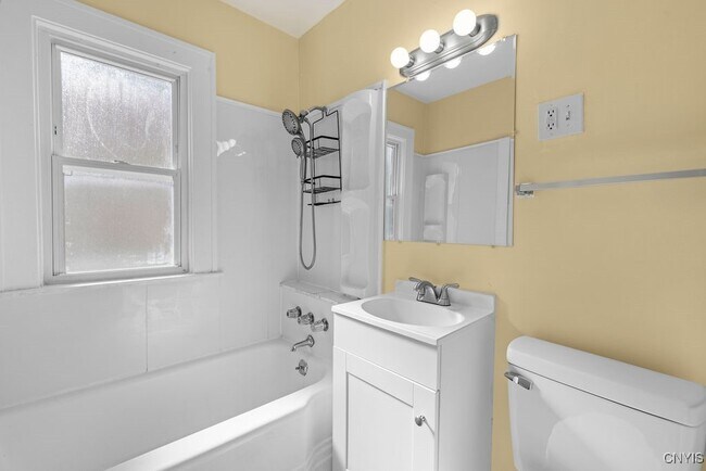 Building Photo - 401 Valley Dr