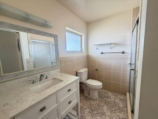 Building Photo - 2727 Dudley Dr W