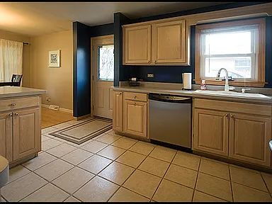 Building Photo - "Charming 3-Bedroom Haven with 2 Full Baths in Villa Park – Your Ideal Retreat!"