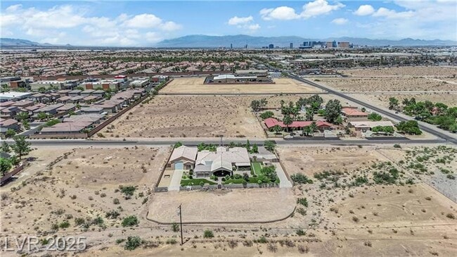 Building Photo - 1.2 Acres with Indoor & Outdoor RV Parking!!!!