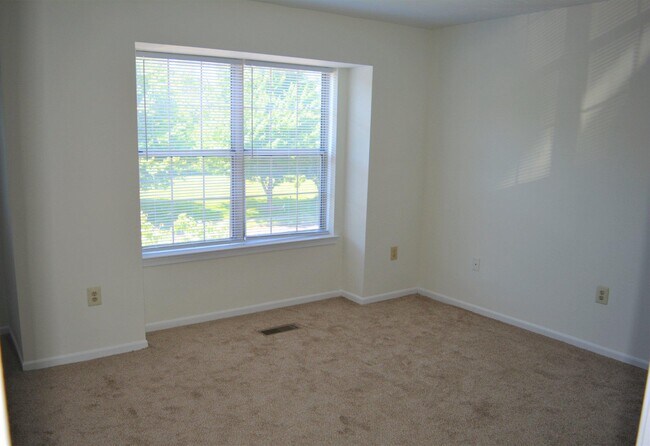Building Photo - 361 Kent Ln