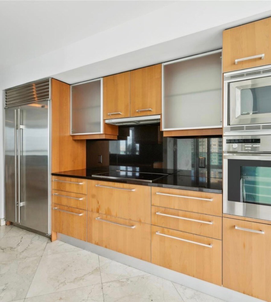 Building Photo - 1300 Brickell Bay Dr