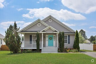 Building Photo - Stunning 3 Bed 2 Bath