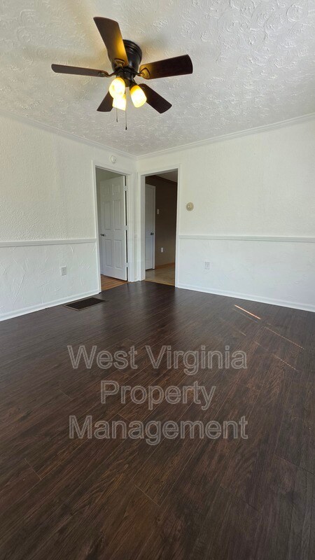 Building Photo - 128 Dunn St