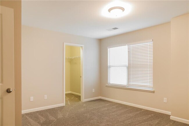 Building Photo - 7105 Creeksong Dr