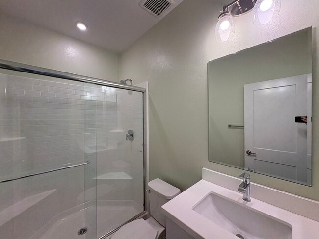 Building Photo - Modern Turn-Key Three-Story Townhome