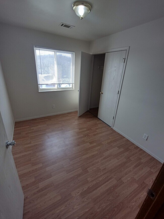 Building Photo - 611 Palisades Dr