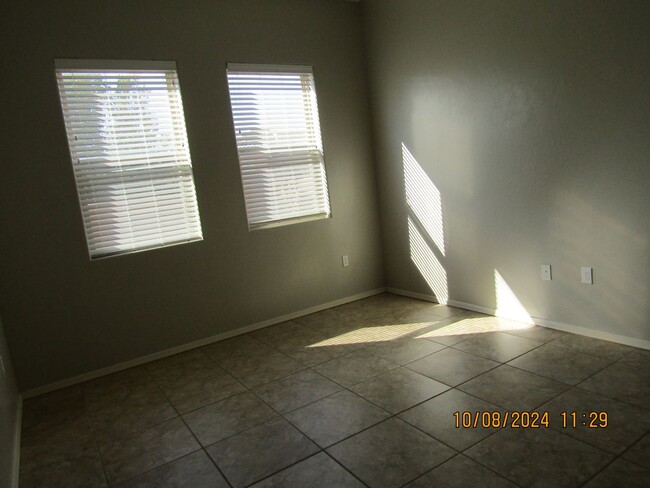 Building Photo - ** Move In Special $1,000.00 off first mon...