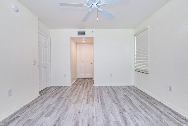 Building Photo - 602 Villa Cir