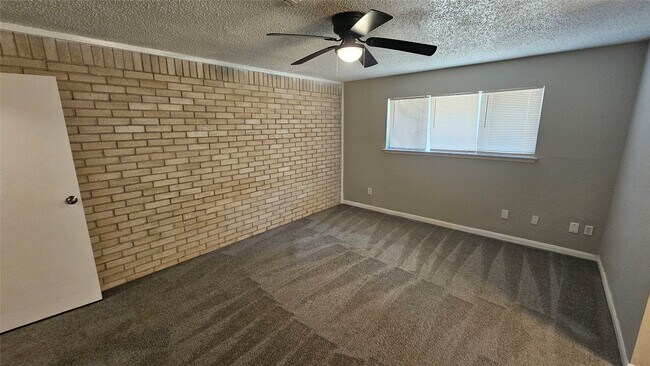Building Photo - 23915 Spring Fork Dr