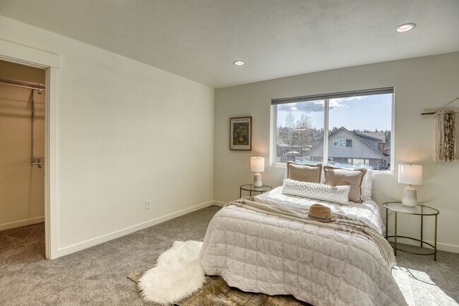 Building Photo - 4913 E 6th Ave