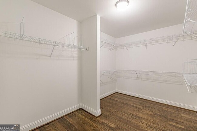 Building Photo - 1410 Eastland Rd SE