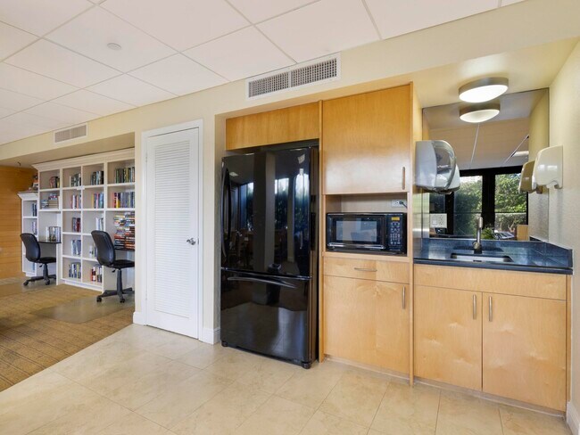 Building Photo - 4200 N Ocean Dr