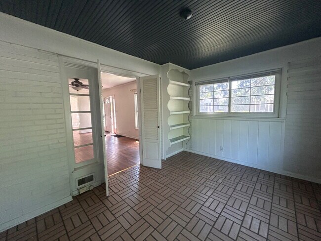 Building Photo - 6401 Central Ave