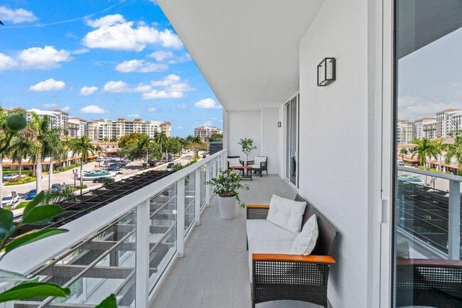 Building Photo - 220 SE Mizner Blvd