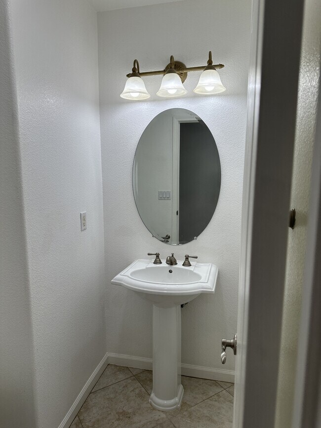 Building Photo - 91 W Recreo Ct