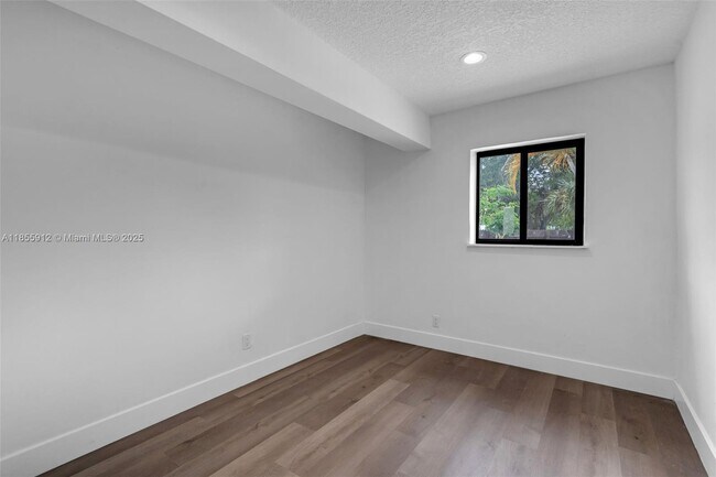 Building Photo - 3732 SW 16th St