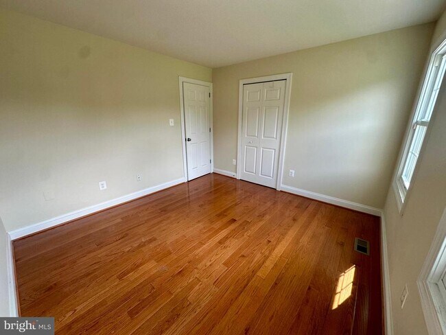 Building Photo - 1213 Forestville Dr