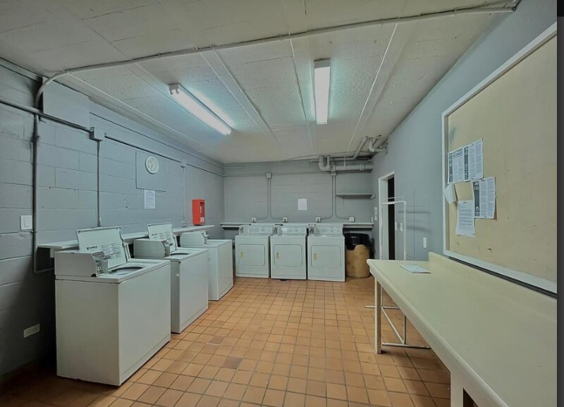 Building Photo - 111 S Summit St