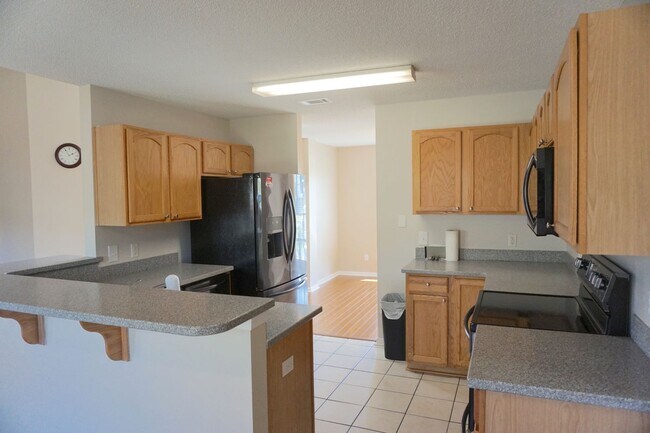 Building Photo - 3 BED | 2.5 BATH | POOLER