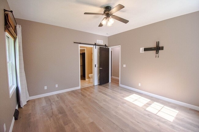 Building Photo - 2107 Ponderosa Dr SW