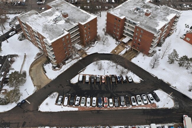 Building Photo - 4000 Triumvera Dr