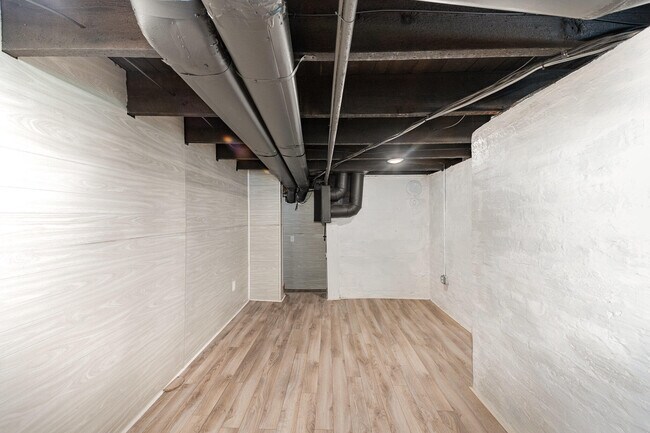 Building Photo - 226 Clifton Ave